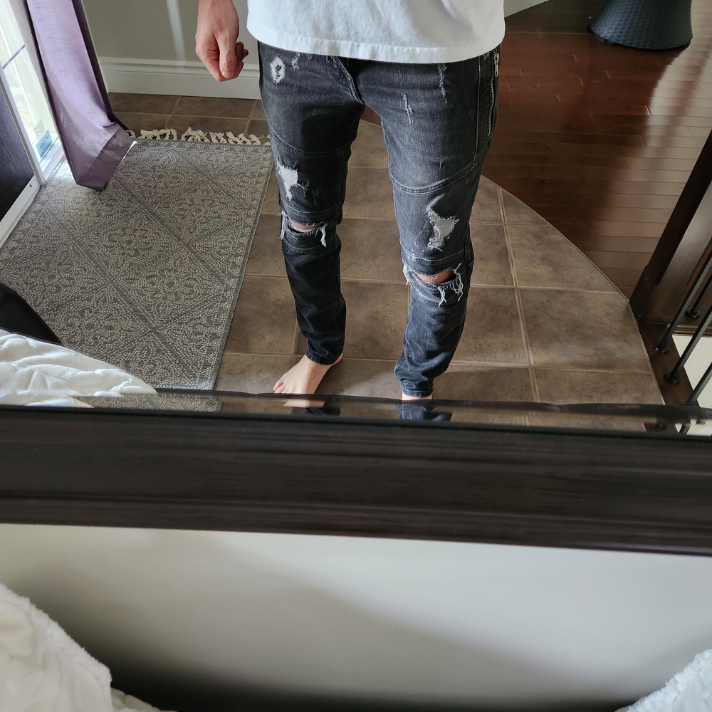 Guess Men's Charcoal Distressed Skinny Jeans